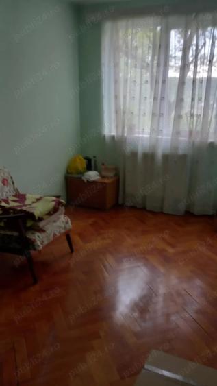 Apartament cu 3 camere semidecomandat în Micro 1