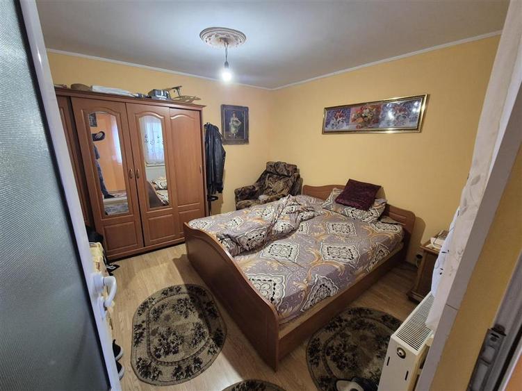 Casă cu 4 camere cu Canalizare în Central
