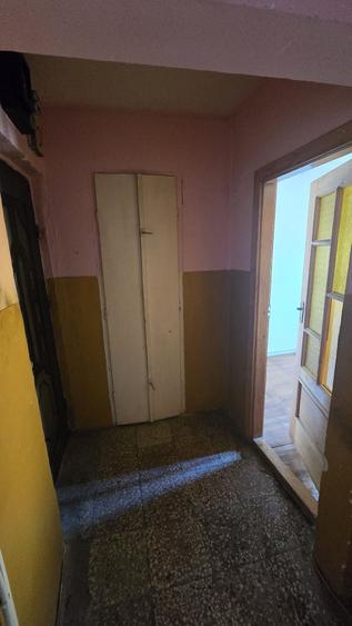 Apartament cu 3 camere semidecomandat în Govândari