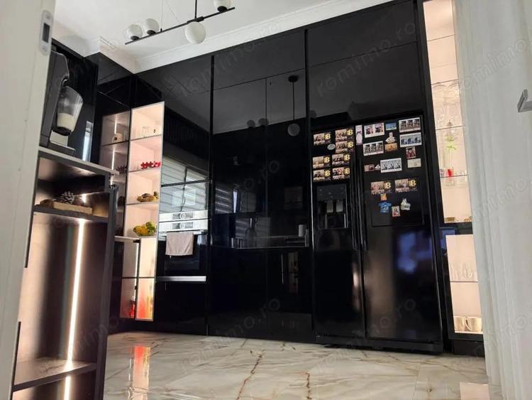 Apartament cu 4 camere decomandat în Central