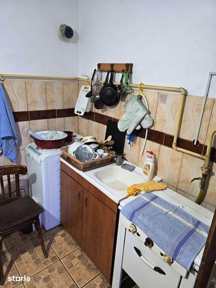 Casa-3 camere in cartierul N.Titulescu, teren 240mp, libera, utilitati - 3
