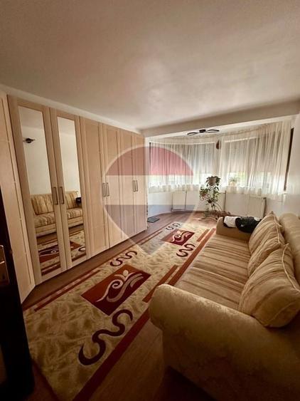 Casă individuală cu 8 camere cu Teren 3000 Mp în Burdujeni