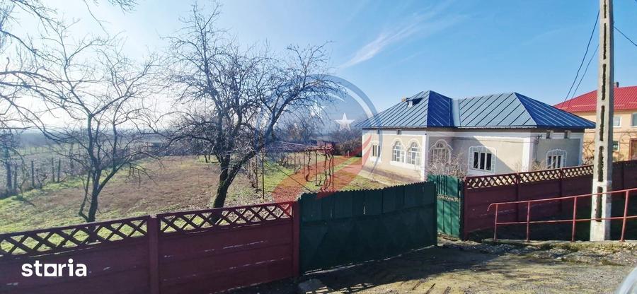 Casă cu 3 camere cu Teren 7952 Mp în Brădești