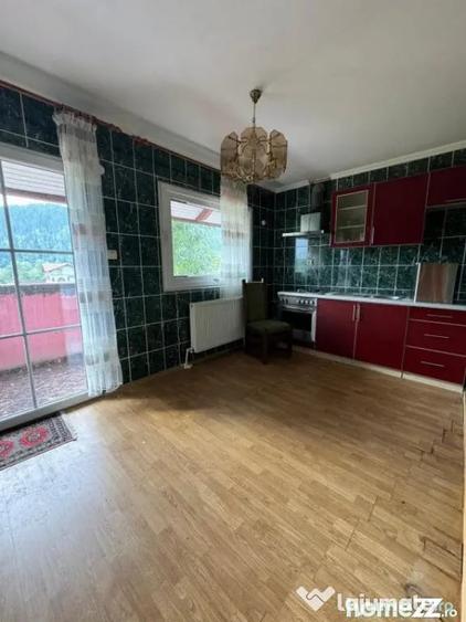 Casă cu 7 camere cu Teren 2500 Mp în Sucevița