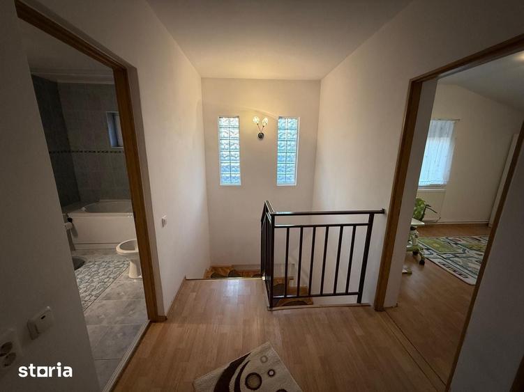 Casă cu 4 camere cu Teren 100 Mp în Florești