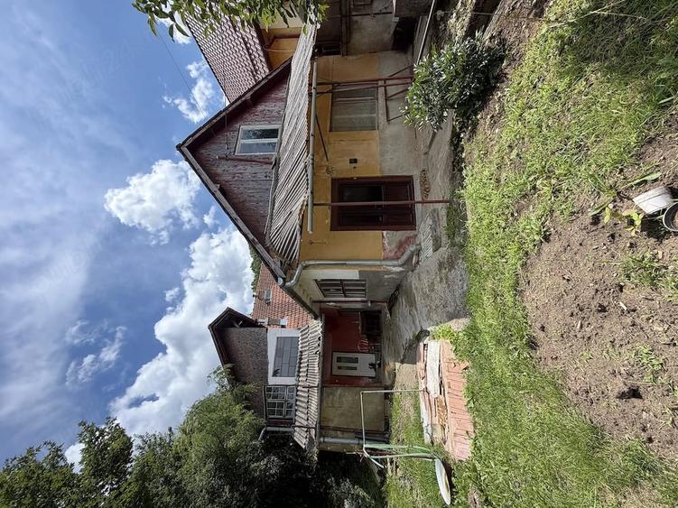 Casă cu Teren 1352 Mp în Central