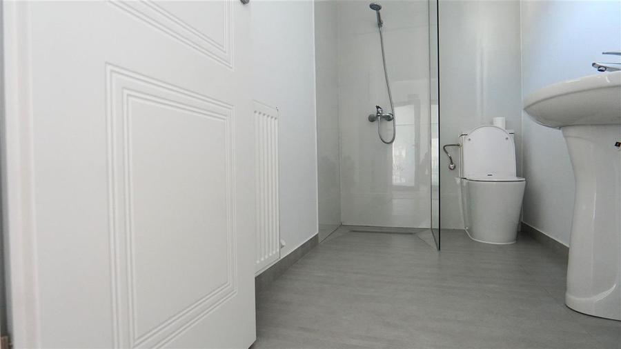Casă cu 5 camere cu Teren 536 Mp în Exterior Nord