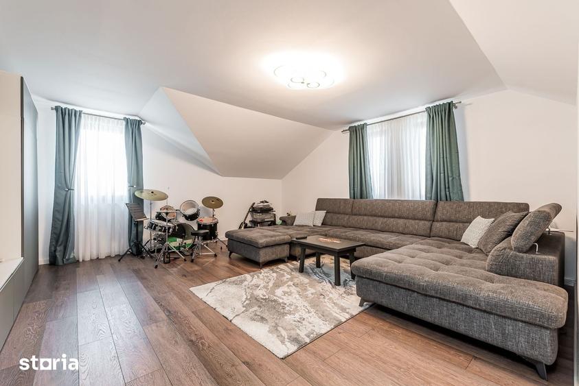 Casă cu 5 camere cu Teren 701 Mp în Vladimirescu