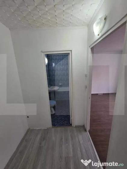 Apartament cu 3 camere semidecomandat în Ciucului