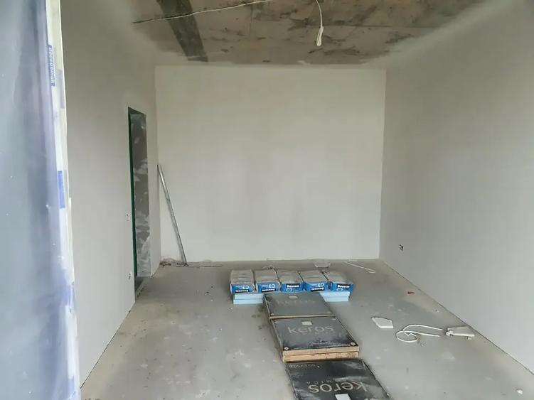 Apartament cu 2 camere decomandat în Titan