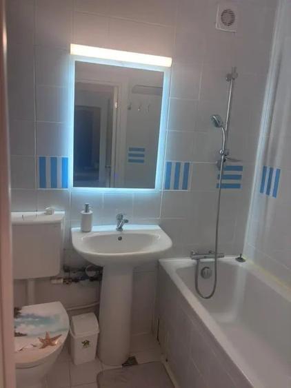 Apartament cu 3 camere semidecomandat în Central