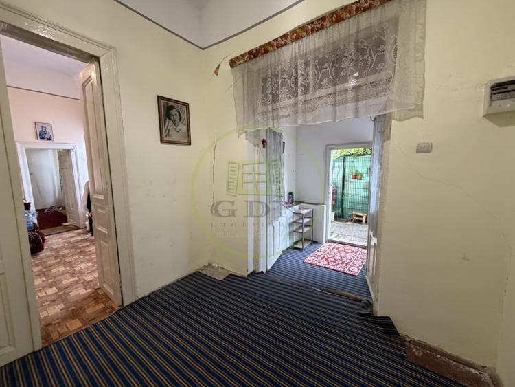 Casă cu 3 camere cu Canalizare în Central