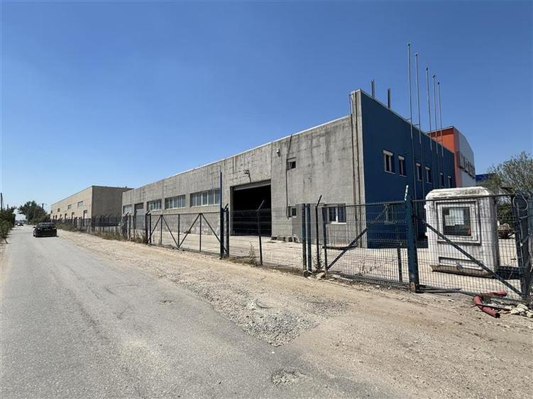 Spațiu industrial, de 1,050 mp, în Domnești