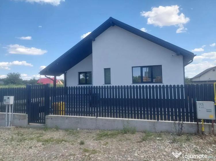 Casă cu 3 camere în Hemeiuș