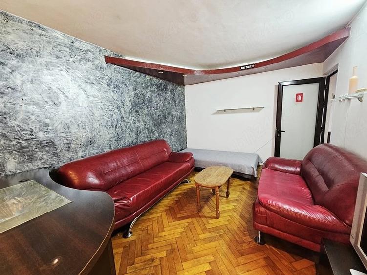 Apartament cu 3 camere decomandat, mobilat în Podul de Fier