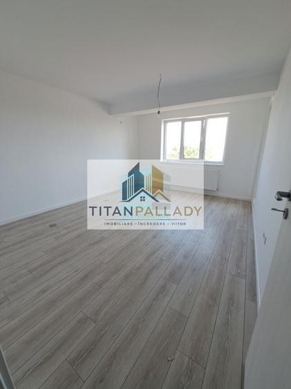 Apartament cu 4 camere decomandat în Titan