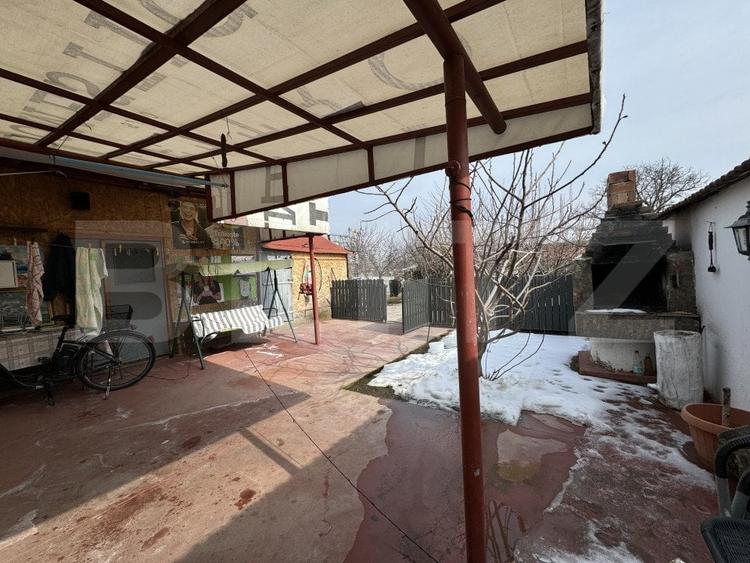 Casă individuală cu 5 camere cu Canalizare în Cârcea