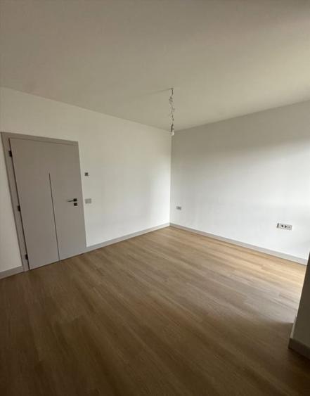 Apartament cu 3 camere semidecomandat în Iris