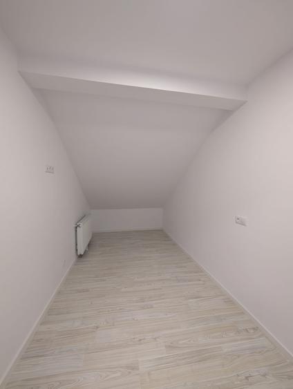 Apartament cu 4 camere semidecomandat în Florești