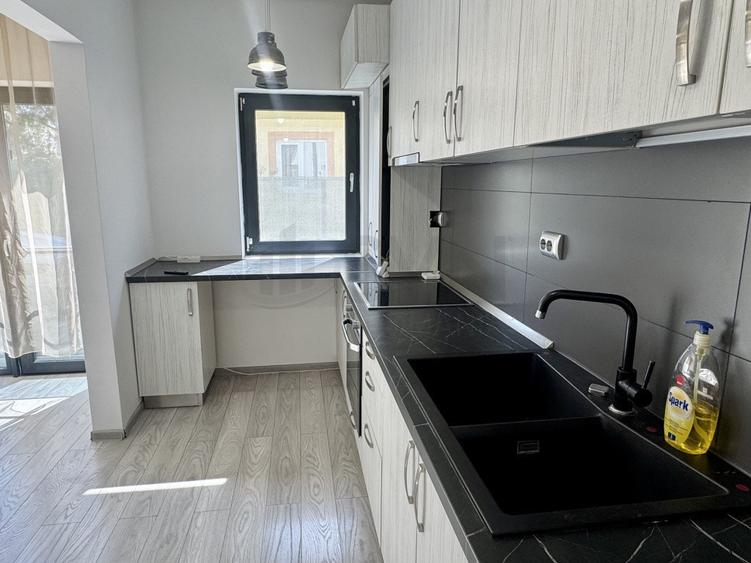 Apartament cu 4 camere semidecomandat, mobilat în Pipera