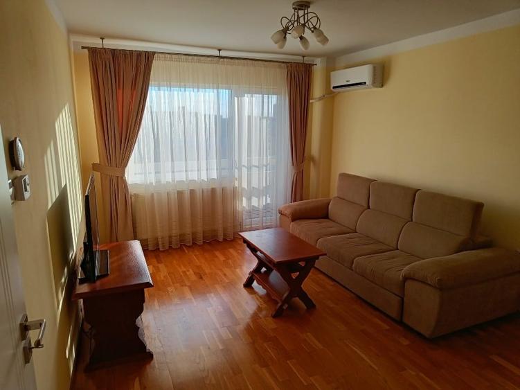 Apartament cu 4 camere semidecomandat, mobilat în Dacia