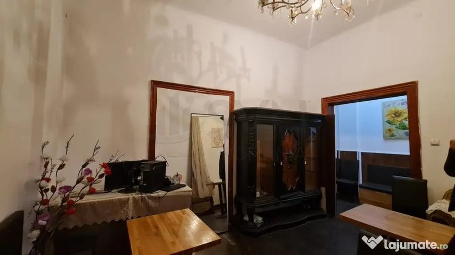 Casă cu 5 camere cu Teren 226 Mp în Central