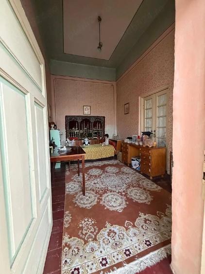 Casă cu 6 camere cu Teren 1658 Mp în Central