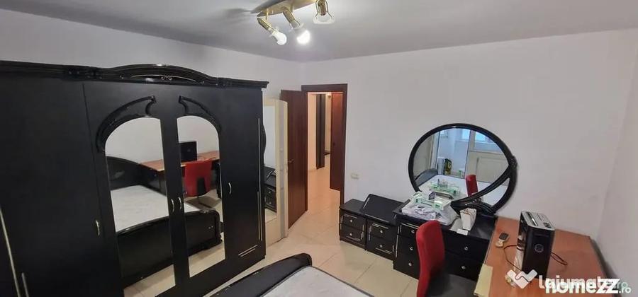 Apartament cu 3 camere decomandat în Faleza Nord