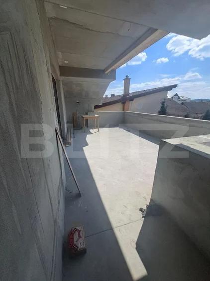 Apartament cu 5 camere decomandat, mobilat în Centura