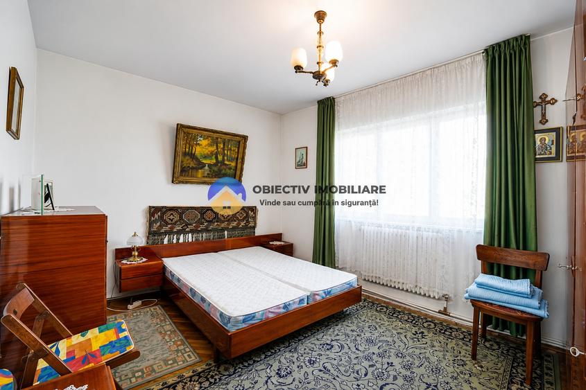 Casă individuală cu 6 camere cu Canalizare în Central