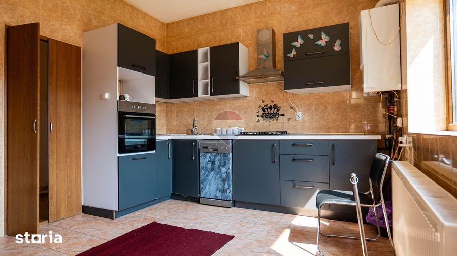 Casă cu 5 camere cu Teren 200 Mp în Dobroești