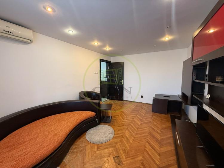 Apartament cu 3 camere decomandat, mobilat în Calea București