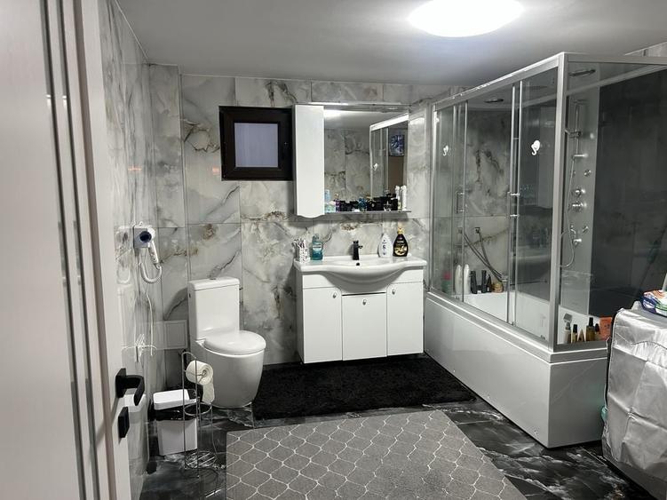 Casă cu 4 camere în Central