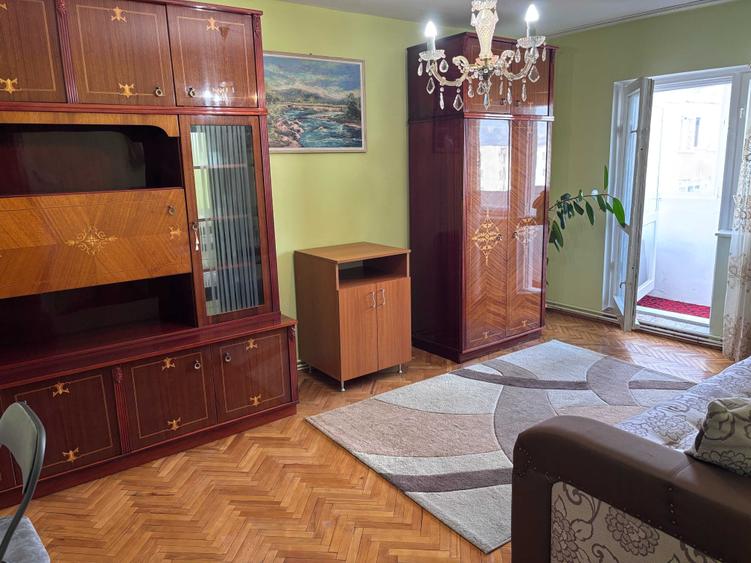 Apartament cu 3 camere decomandat în Zorilor