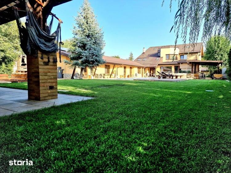 Casă cu 10 camere cu Teren 3000 Mp în Central