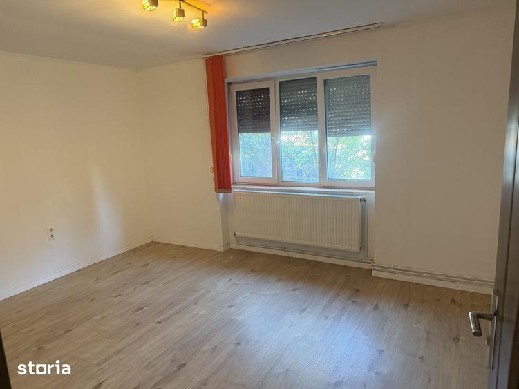 Casă cu 2 camere cu Teren 410 Mp în Botizului