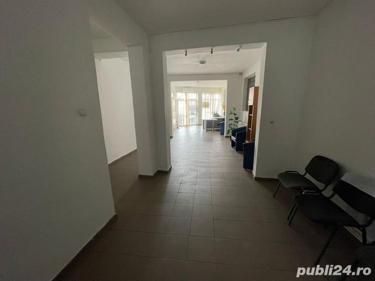 Casă cu 5 camere cu Teren 100 Mp în Central