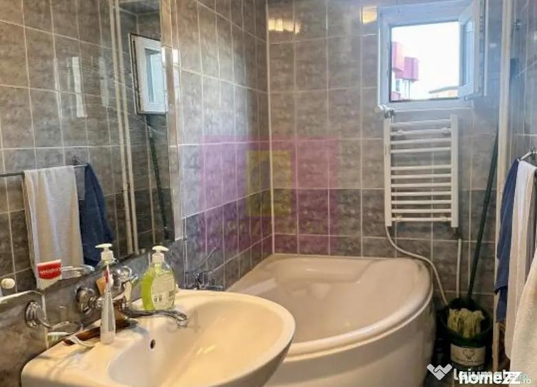 Apartament cu 3 camere decomandat în Sebastian