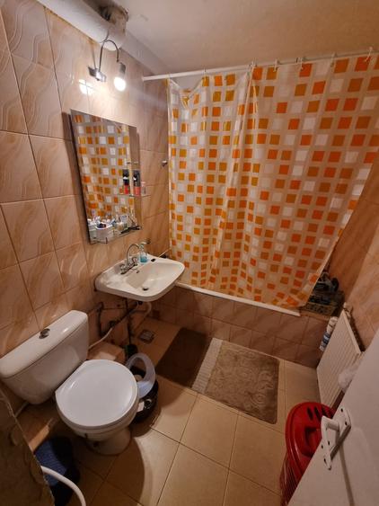 Apartament cu 3 camere decomandat în Cetate