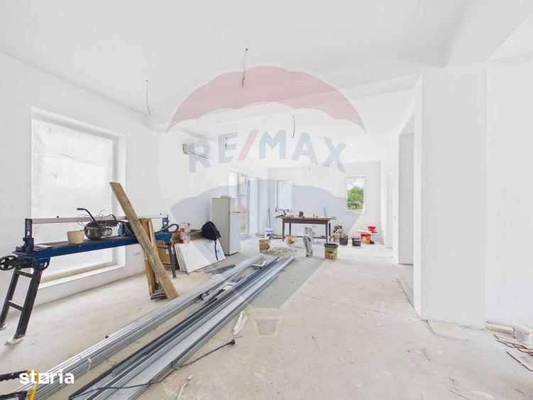 Casă cu 8 camere cu Teren 300 Mp în Gara de Nord