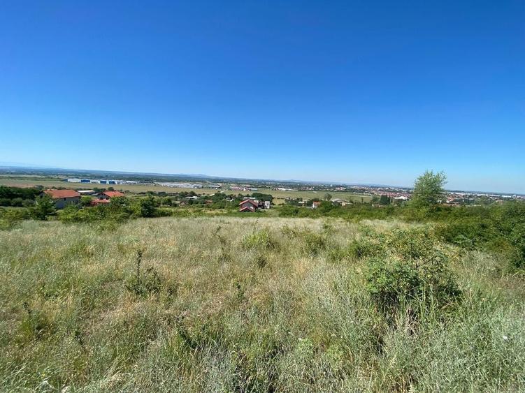 Teren Construcții intravilan de 3323 mp, în Nord-Vest