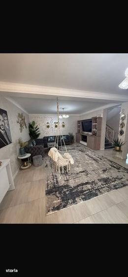 Casă cu 4 camere cu Teren 200 Mp în Central