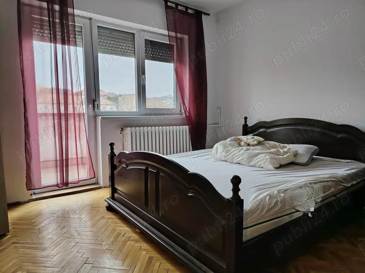 Apartament cu 3 camere decomandat în Central