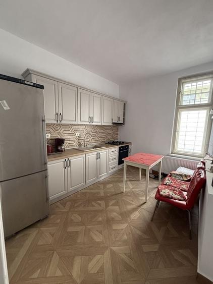 Casă cu 4 camere în Central