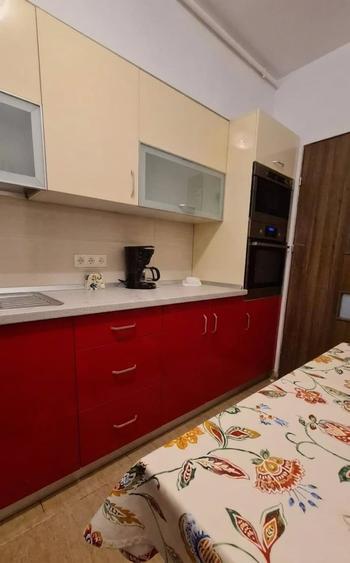 Apartament cu 2 camere semidecomandat, mobilat în 13 Septembrie