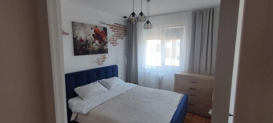Apartament cu 2 camere decomandat în Romanilor