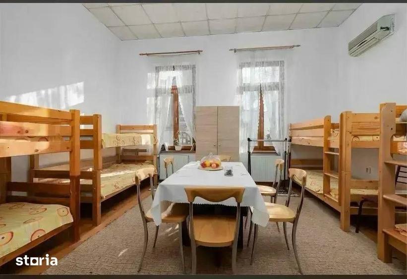 Casă cu 7 camere cu Teren 320 Mp în Armeneasca