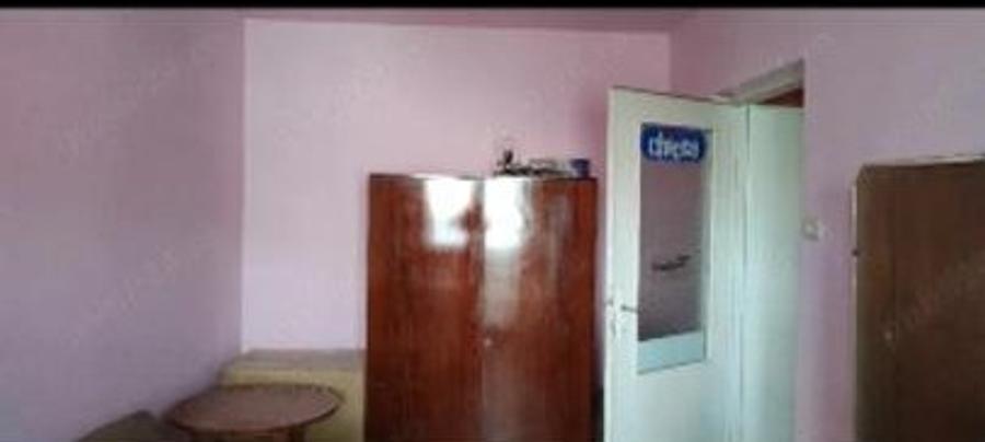 Apartament cu 3 camere decomandat în Dâmbovița