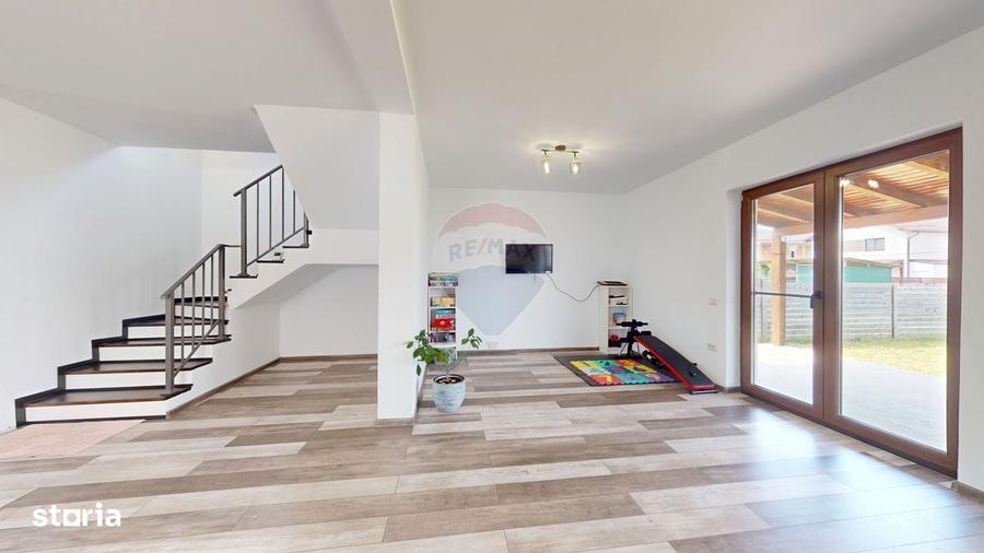 Casă cu 4 camere în Central