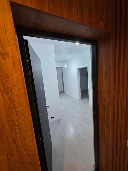 Apartament cu 3 camere, mobilat în Tractorul